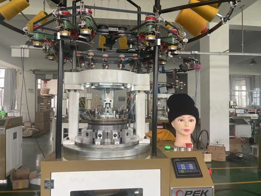 Faire du tricot efficace avec une machine à tricot à casquette réfléchissante