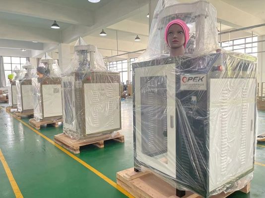 Faire du tricot efficace avec une machine à tricot à casquette réfléchissante