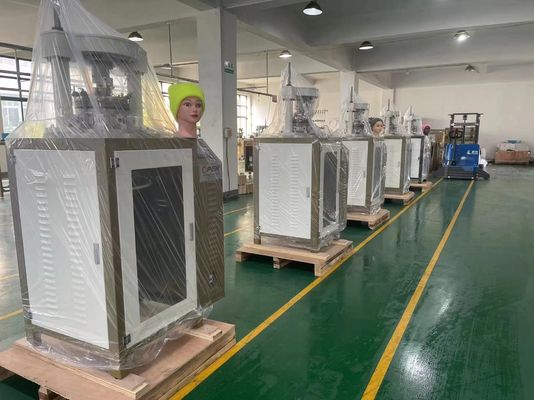 Machine à tricoter Opek pour la fabrication de bonnets et manchettes
