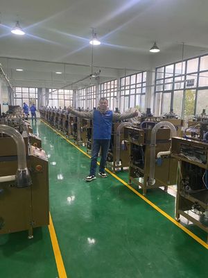 Meilleure machine de tricot de foulards pour réunions sportives avec une puissance de 1000 W et une technologie avancée