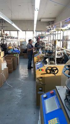 Les enfants casquettes foulards machine à tricoter avec largeur de tricot 25 pouces - 6 pouces et par Opek