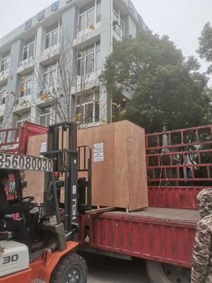 Machine à tricoter pour la production de vêtements d'hiver