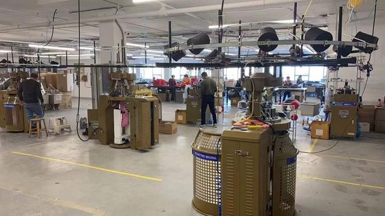 Machine à tricoter pour accessoires d'hiver entièrement informatisée par OPEK