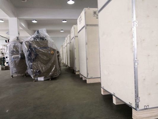 La machine à tricoter pour bébé douce pour l'hiver