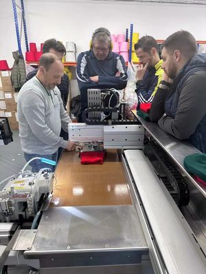 La machine à coudre industrielle Opek 300HS est parfaite pour la production de chapeaux.
