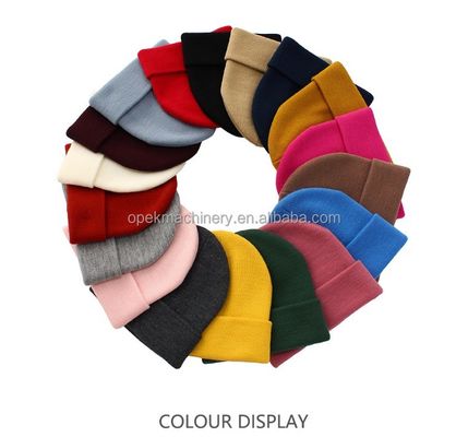Des bonbons en tricot à nervures en couleur pour enfants, des bonnets confortables avec une technologie automatique et sans couture.