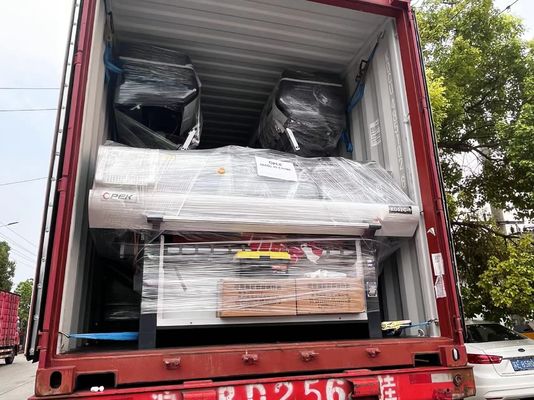 La machine à tricoter à lit plat de 52 pouces est l'outil ultime pour la production de cols et de pulls.