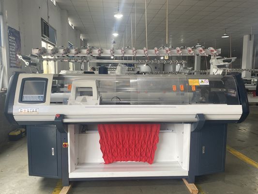 La machine à tricoter à plat informatisée Opek 52c est votre partenaire pour le tricot à jacquard unique