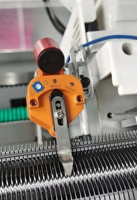 1 1 Système de chargement Machine à tricoter à plat informatisée pour le style de tricot au col de polo