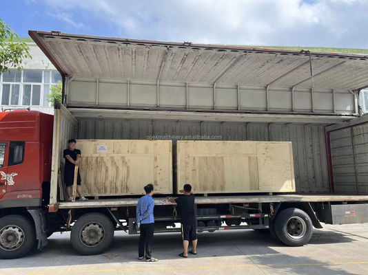 1 1 Système de transport Machine à tricoter à plat informatisée pour la production de cols de précision