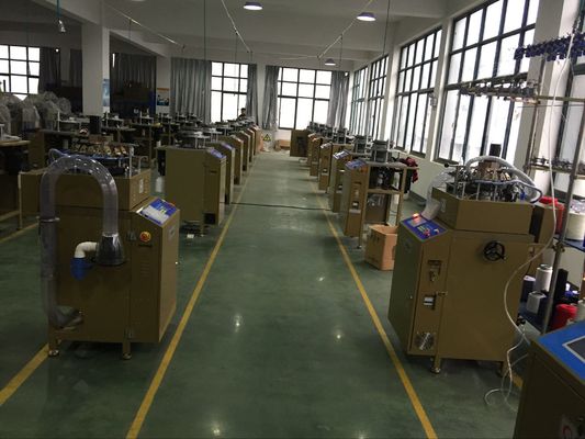 Machine de fabrication de chapeaux et écharpes circulaires faciles à utiliser avec contrôle informatisé