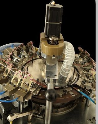 Équipement de fabrication de chapeaux en bonnet tricoté entièrement informatisé pour le contrôle du servomoteur