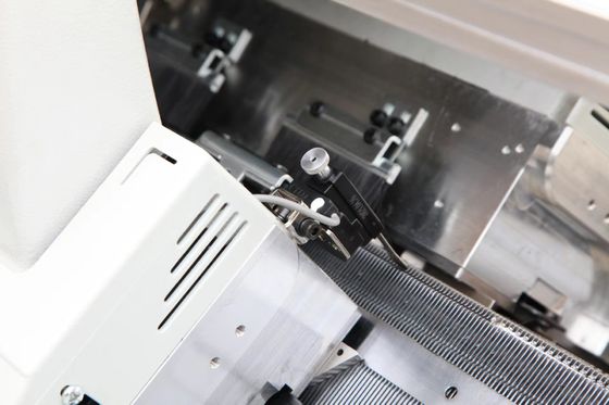Machine à tricoter de pull plat double système de 52 pouces pour une vitesse plus rapide dans les magasins de vêtements