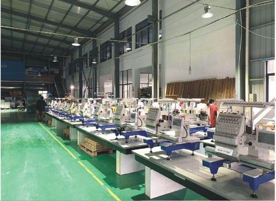 Machine de broderie informatisée portable à 2 têtes avec une puissance de 600 W et une surface de 450 * 440 mm