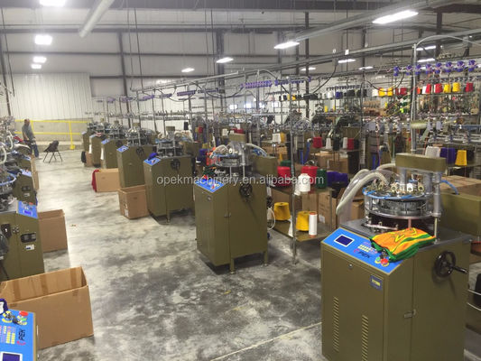 Petite machine à tricoter circulaire pour la production de chapeaux à bonnet circulaire