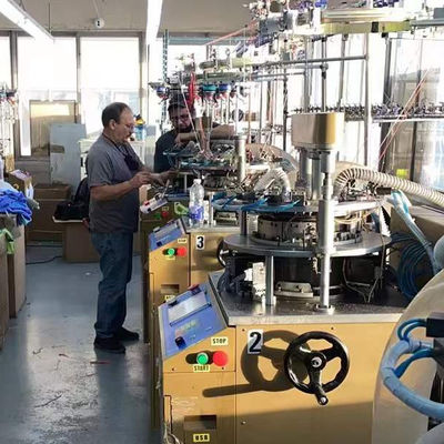 Machine à tricoter circulaire à écran tactile pour la fabrication de chapeaux et écharpes hivernaux épais