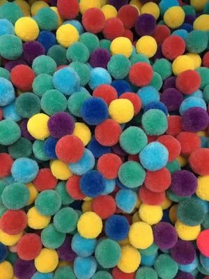 Découvrez le tricot à la courbe comme jamais auparavant avec 5000 PCS/HOUR Key Chain Pompom Machine
