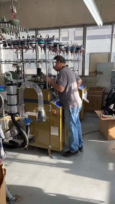 2023 Machine de fabrication de bonnets entièrement informatisée 325 kg pour des solutions de marque personnalisées