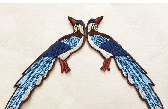12 conception de la machine de broderie informatisée à tête avec changement de couleur automatique et découpage