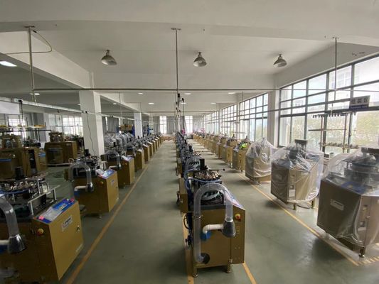 Machines de tricot circulaires de petit diamètre 7G-14G 600 pièces par mois entièrement automatisées