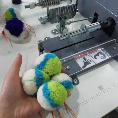 1.5-15cm largeur de tricot Machine de fabrication de pompom haute vitesse avec 7 GG Gauge
